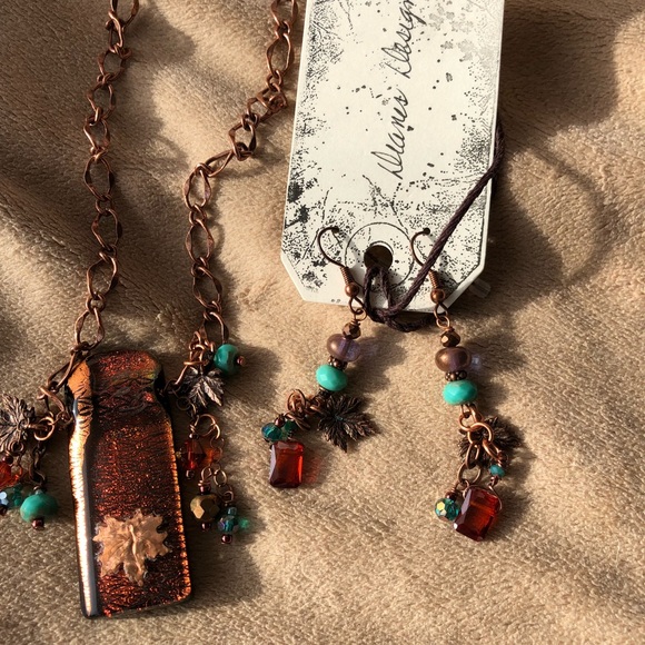 Necklace with matching earrings - Picture 3 of 4